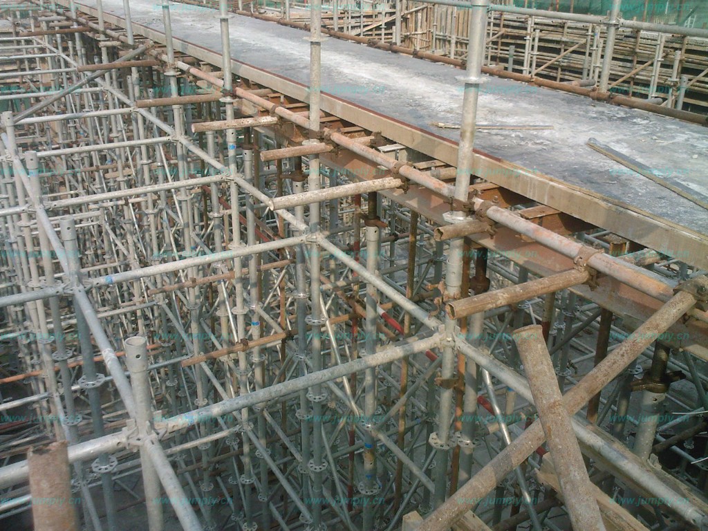建筑鋼管腳手架大家都說好，建筑扣件不可少