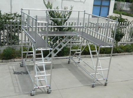 人比樓高，不是幻想是借助了鋁合金腳手架